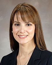 Karina Richani-Reverol，医学博士