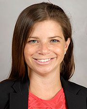 Laura S. Farach，医学博士