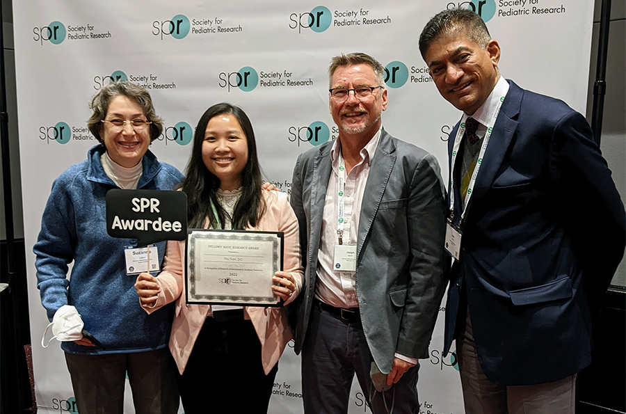 Dr. Thu Tran (middle, left), won a pair of awards for her research on the impact of vitamin d on hyperoxia acute lung injury.