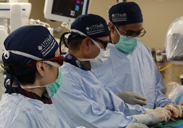 Gustavo博士Oderich手术团队——复杂动脉瘤的故事