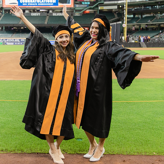 两名毕业生的护理医生毕业生。